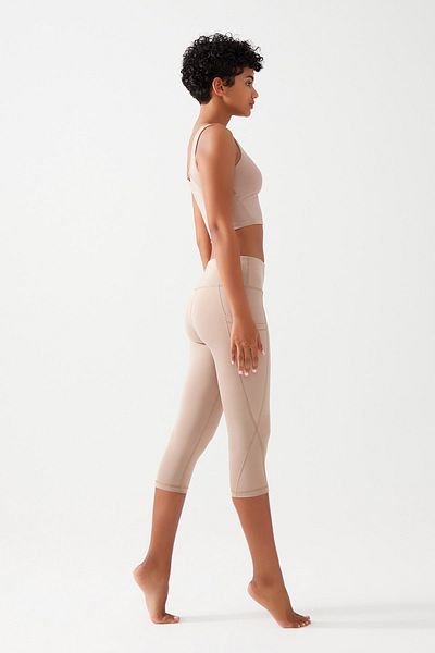 Los Ojos Beigefarbene Capri-Leggings mit hoher Taille und glättenden Doppeltaschen unterhalb des Knies für Damen