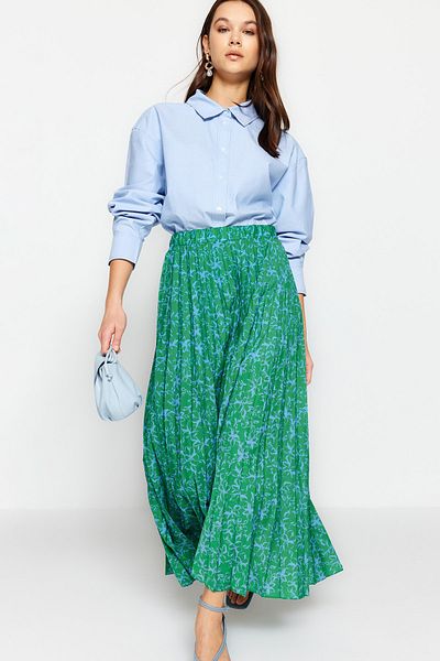 Trendyol Modest Grüner, plissierter, gewebter Rock mit elastischem Bund und Blumenmuster TCTSS23EE00018