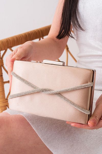 lmn ayakkabı Βραδινό φόρεμα Portfolio & Clutch Bag από Satin Skin Cross Stone
