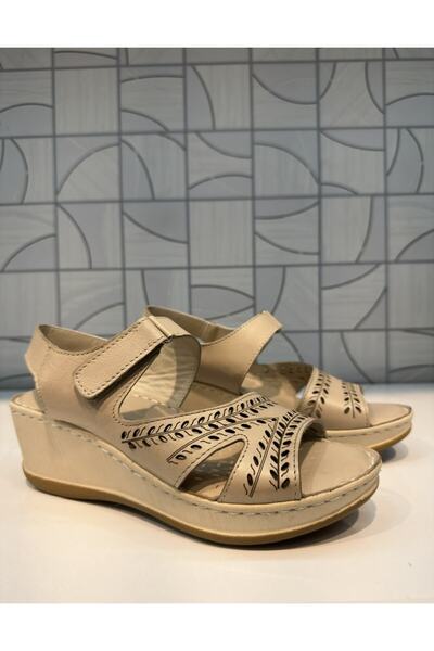 Anıl Ayakkabı صندل نسائي من Castle Black 22322 بكعب عريض باللون البيج الكريمي...