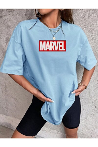 caxis تي شيرت نسائي كبير الحجم مطبوع عليه نص Marvel باللون الأزرق الفاتح