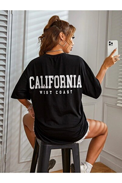 arıkoğlu kumaşçılık تي شيرت من القطن الممشط باللون الأسود مكتوب عليه كاليفورن...