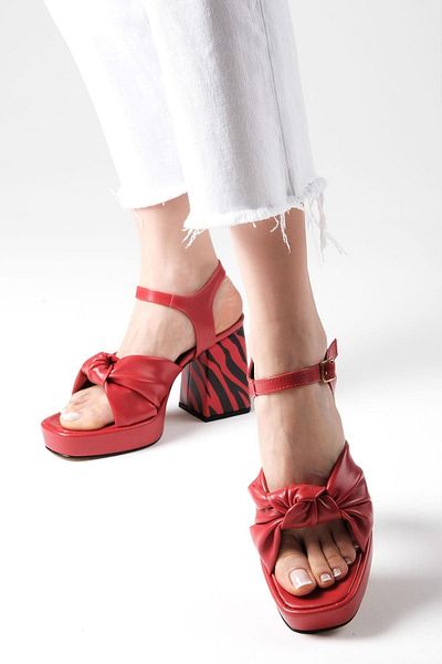Mio Gusto Sandra Rote Plateau-Sandalen für Damen mit Absatz