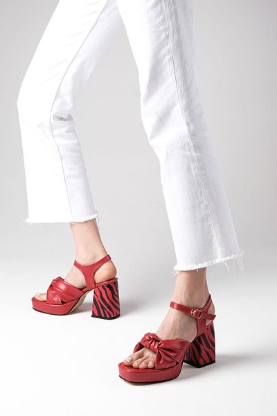 Mio Gusto Sandra Rote Plateau-Sandalen für Damen mit Absatz