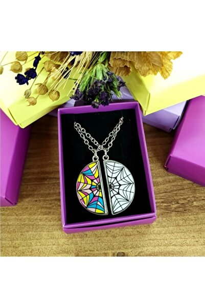 Herşey Nota Wednesday Window Web Yuvarlak Çift Kolye