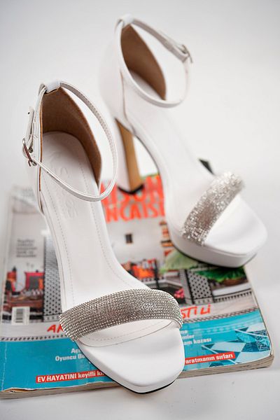 Favi Ayakkabı White Leather Single Band Curved Jewelled High Platform Heeled Elegant Evening Dress Shoes