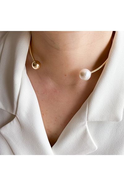 CHARMLUCKY Pearl - Heel Chocker Necklace