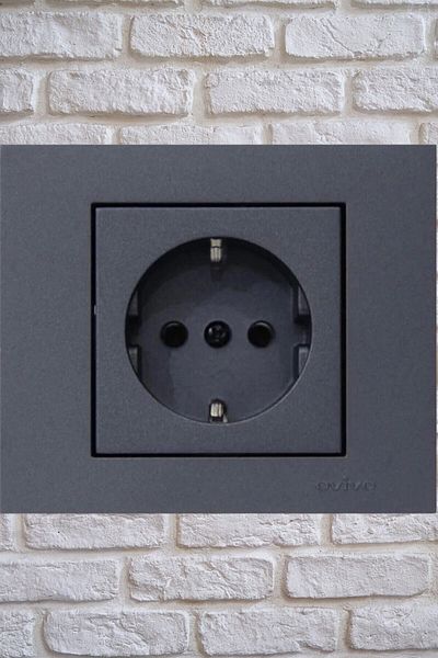 Morgri Smoked Grounded Socket 43 Frame Ovivo