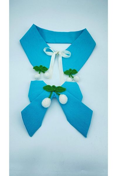 White Alamode Set cu catarame pentru guler de in albastru cu motiv cireș