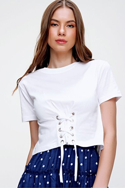 Trend Alaçatı Stili Dámské bílé tričko se šněrováním s výstřihem ALC-X5976