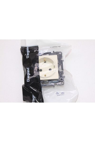 Legrand Cream Rhubarb Grounded Socket 768414