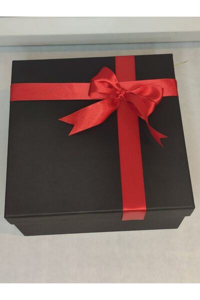 Stil Kutu Kırmızı Kurdeleli Siyah Kutusu