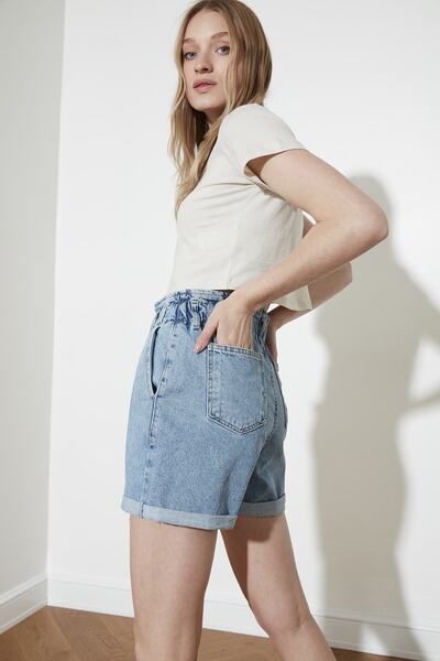 Trendyol Collection Modré, udržitelnější džínové kraťasy s předním knoflíkem TWOSS20SR0319