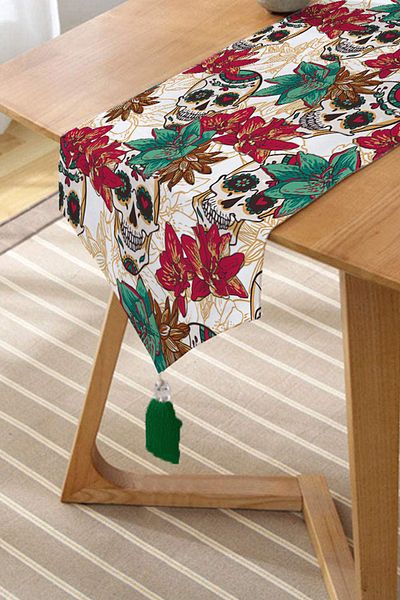 Realhomes Ψηφιακή εκτύπωση Μοντέρνα Φούντα Chenille Triangle Runner με μοτίβο κρανίου