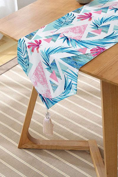 Realhomes Forme geometrice cu modele de palmier Aler de triunghi decorativ cu smocuri de chenille