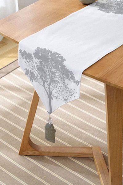 Realhomes Alb decorativ pe fundalul meu, model de copac gri, smoc de chenille