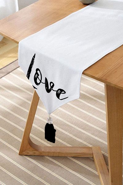 Realhomes Love Text Pattern Ψηφιακή τυπωμένη διακοσμητική φούντα σενίλ Triangle Runner