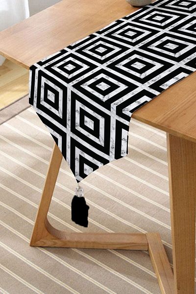 Realhomes Alergăr triunghiular din chenille, cu modele geometrice negre, design special modern, cu fundal de marmură