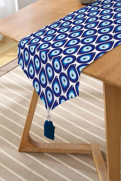 Realhomes Ψηφιακή τυπωμένη μοντέρνα φούντα σενίλ Triangle Runner με μοτίβο Evil Eye Bead
