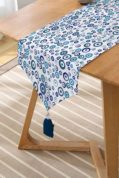 Realhomes Ψηφιακή τυπωμένη μοντέρνα φούντα σενίλ Triangle Runner με μοτίβο Evil Eye Bead