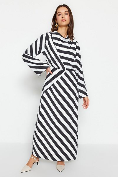 Trendyol Modest Μαύρο ριγέ φόρεμα με γιακά Degaje TCTSS23EB00279
