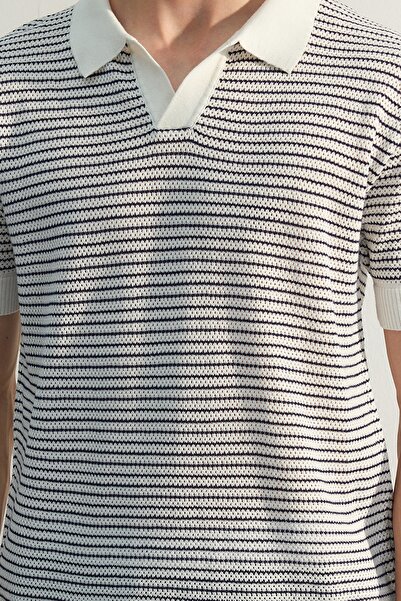 Trendyol Collection Limitovaná edice námořnické modré - Polo pletené tričko s krátkým rukávem TMNSS23PO00026