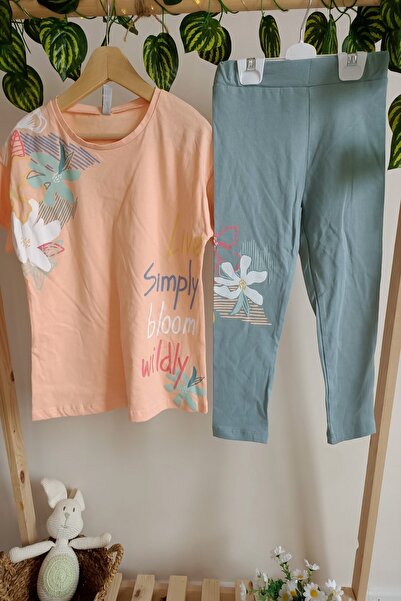 DFN Κοντομάνικο T-shirt Capri Κολάν κάτω/πάνω Σετ