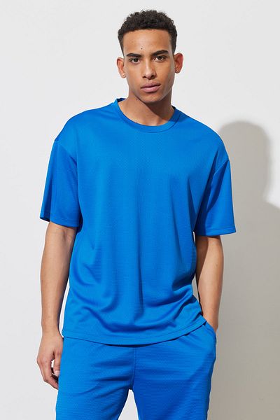 AC&Co / Altınyıldız Classics Pánské triko Saks Blue Loose Fit Crew Neck s měkkým texturovaným sportovním tričkem
