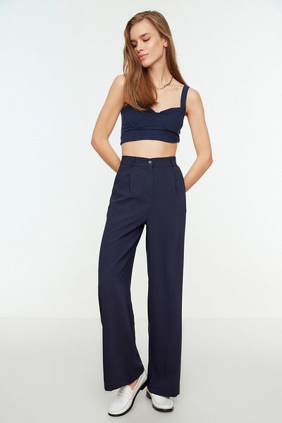 Trendyol Collection Marineblaue Hose mit hohem Bund und weitem Bein / Gestreifte Webhose mit weitem Bein TWOSS22PL0100