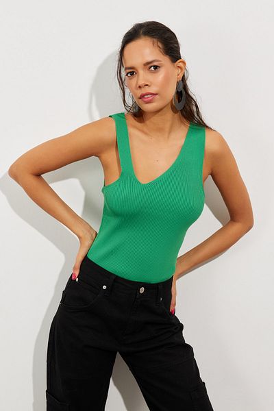 Cool & Sexy Damska zielona dzianinowa bluzka z asymetrycznym kołnierzem YV122