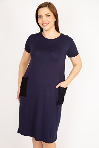 Şans Жіноча темно-синя сукня великого розміру з кишенями та сітчастими вставками, коротким рукавом, віскоза 65n36008