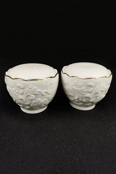 Digithome Rosen 2-Piece Porcelain Salt Shaker Black Pepper Set Cream - 65036 - 65037 C320.045
