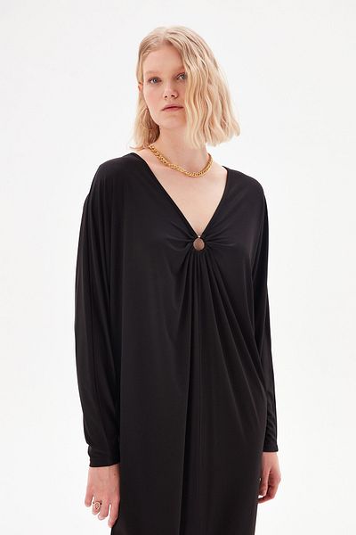 Love My Body V-Ausschnitt – Detailliertes, stilvolles Kleid