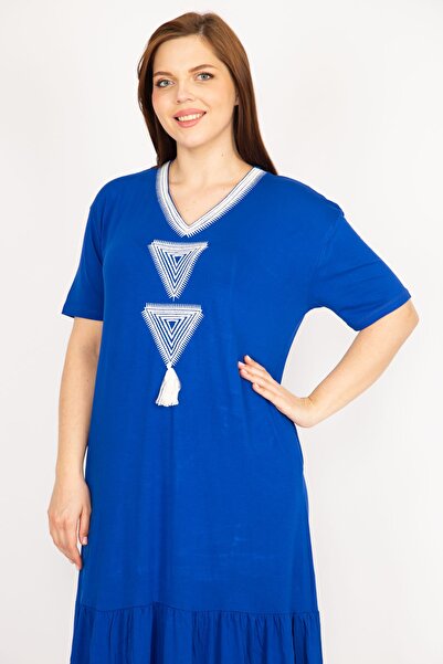 Şans Жіноча сукня великого розміру з вишивкою та V-подібним вирізом і боковими кишенями 65n36013