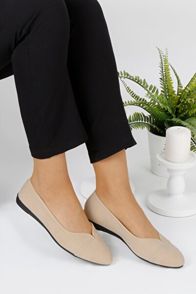 RENKLİBUTİK حذاء باليرينا مخملي كريمي للسيدات