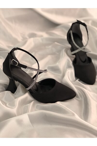 Hg Ayakkabı جابريلا حزام أسود من حجر الساتان