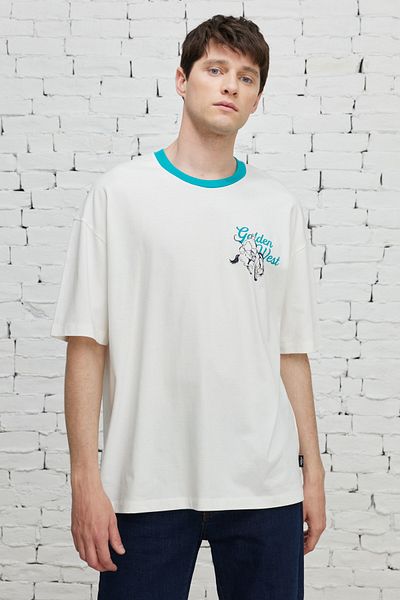 AC&Co / Altınyıldız Classics Ecrufarbenes, locker geschnittenes, bedrucktes T-Shirt aus 100 % Baumwolle mit Rundhalsausschnitt für Herren