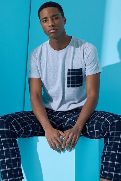 Pijamaevi Graues, kurzärmliges Herren-Pyjama-Set mit Karomuster und doppelter Linie