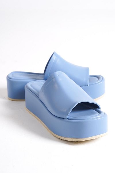 Capone Outfitters Capone Damen-Sandalen mit Keilabsatz und dickem Riemen in Denim-Blau