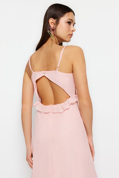 Trendyol Collection Довга вечірня сукня AKesim пудрового кольору на підкладці з вирізом TPRSS23AE00180
