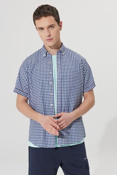 ALTINYILDIZ CLASSICS Herren-T-Shirt aus Baumwolle mit Gingham-Muster, bequemer Passform und Knopfleiste, Weiß/Marineblau