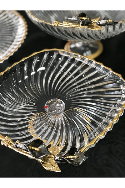 Santara مجموعة رائعة مكونة من 5 قطع من أدوات العرض والخدمة المكونة من 5 قطع من Avangarde Footed Gala Floral