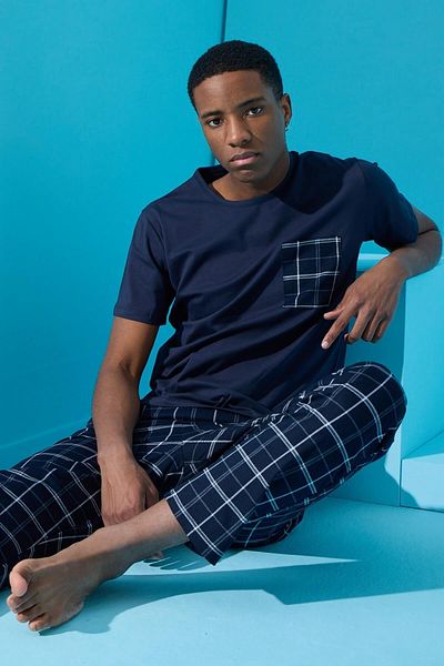 Pijamaevi Marineblaues, kurzärmliges Herren-Pyjama-Set mit Doppellinien-Karomuster