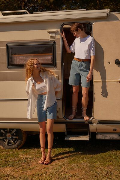Trendyol Collection Více udržitelné modré plisované džínové šortky - TWOSS21SR0121