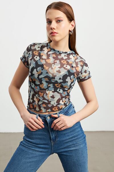 Bipantolon Bluză de damă, multicoloră, cu model de camuflaj, cu gâtul turn, c...
