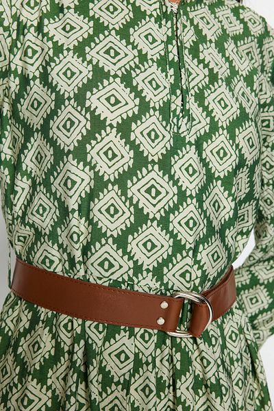 Trendyol Modest Grünes, gewebtes Kleid mit Gürtelrock, Volant, Blumenmuster und Futter TCTSS23EB00111