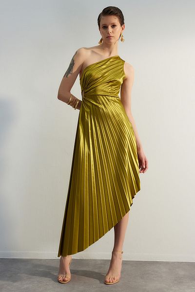Trendyol Collection Hellgrünes, plissiertes Satin-Abendkleid – asymmetrische Details, TPRSS23EL00557