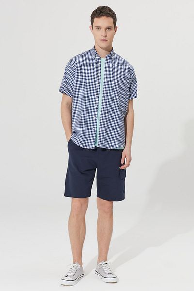 ALTINYILDIZ CLASSICS Herren-T-Shirt aus Baumwolle mit Gingham-Muster, bequemer Passform und Knopfleiste, Weiß/Marineblau