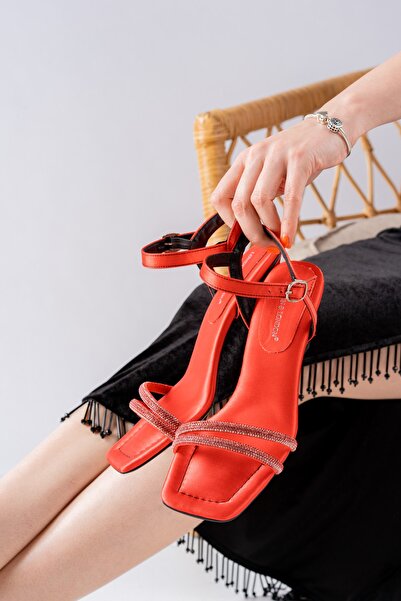 lmn ayakkabı Piros szatén 6 cm.sarkú két pántos 5 mm.szivacsos varrott talpú női cipő