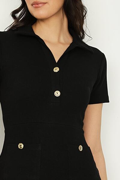 Select Moda Rochie de damă tricotată cu nervuri cu nasturi negri